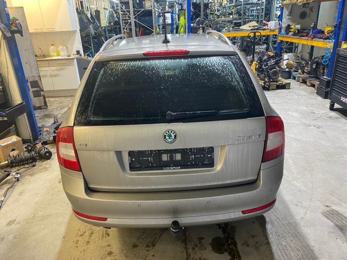 Skoda Octavia Combi 1.8 TSI 16V Sloopvoertuig (2011, Beige)