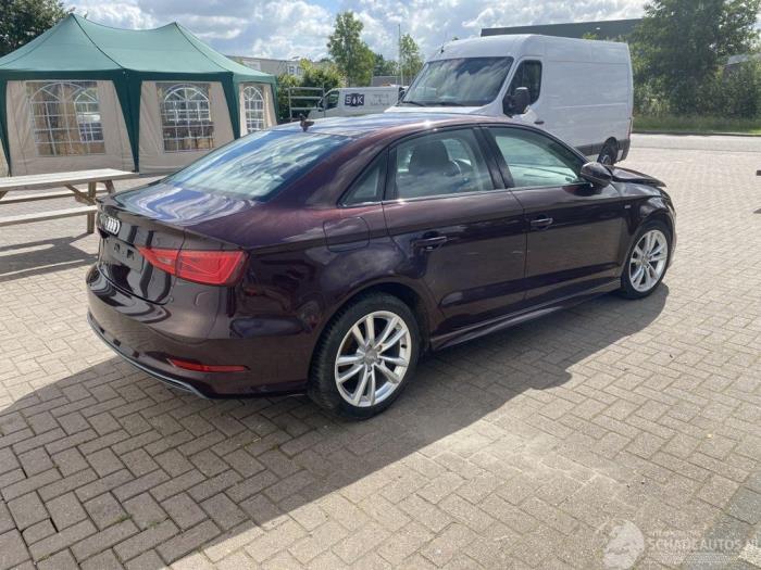 Audi A3 Limousine 1.6 TDI Ultra 16V Sloopvoertuig (2015, Donker, Paars)