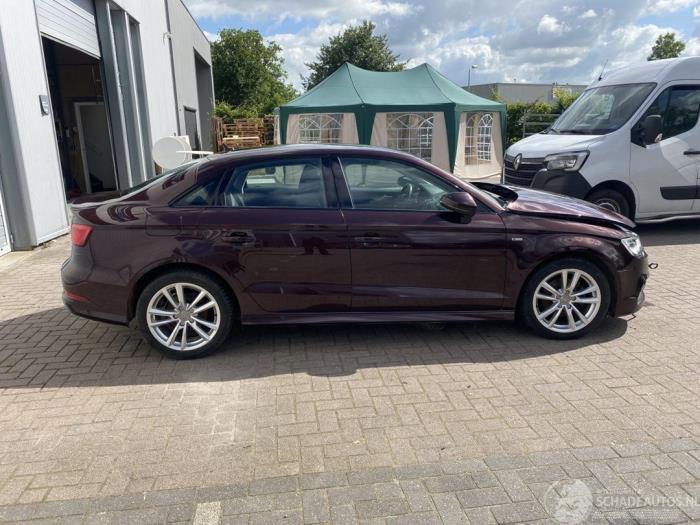 Audi A3 Limousine 1.6 TDI Ultra 16V Sloopvoertuig (2015, Donker, Paars)