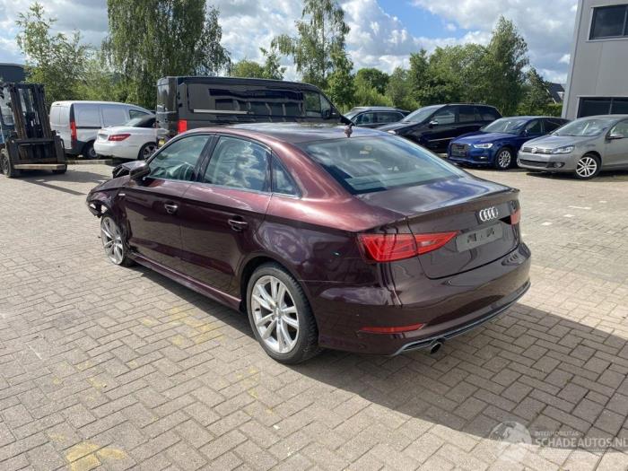 Audi A3 Limousine 1.6 TDI Ultra 16V Sloopvoertuig (2015, Donker, Paars)