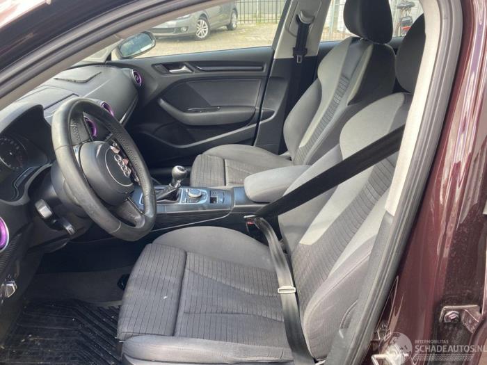 Audi A3 Limousine 1.6 TDI Ultra 16V Sloopvoertuig (2015, Donker, Paars)