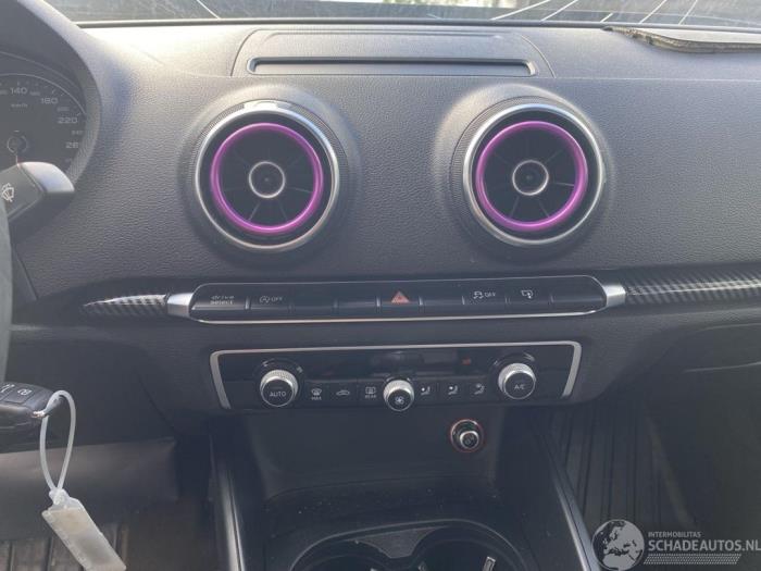 Audi A3 Limousine 1.6 TDI Ultra 16V Sloopvoertuig (2015, Donker, Paars)