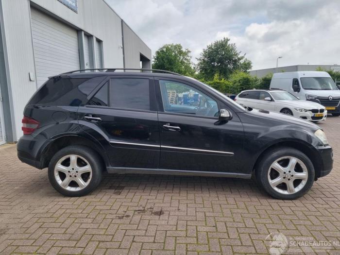 Mercedes ML II 3.0 ML-320 CDI 4-Matic V6 24V Sloopvoertuig (2007, Zwart)