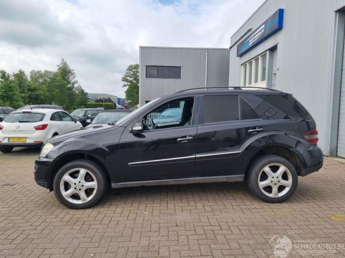 Mercedes ML II 3.0 ML-320 CDI 4-Matic V6 24V Sloopvoertuig (2007, Zwart)