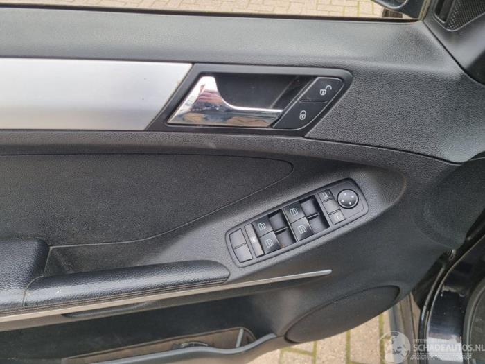 Mercedes ML II 3.0 ML-320 CDI 4-Matic V6 24V Sloopvoertuig (2007, Zwart)