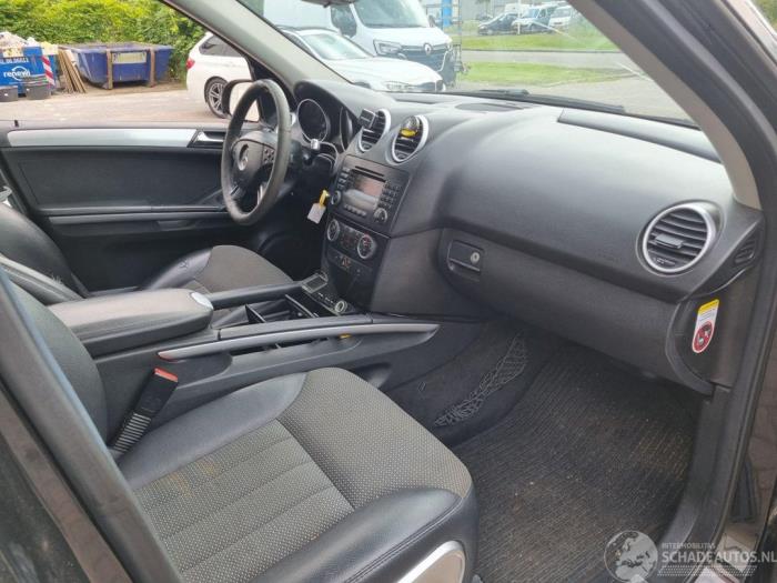 Mercedes ML II 3.0 ML-320 CDI 4-Matic V6 24V Sloopvoertuig (2007, Zwart)