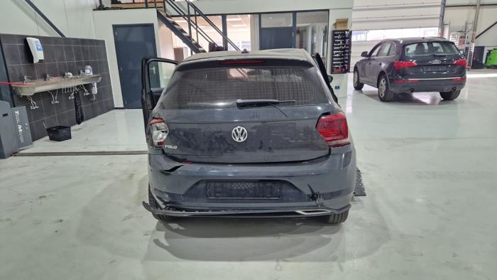 Volkswagen Polo VI 1.0 TSI 12V Sloopvoertuig (2018, Grijs)