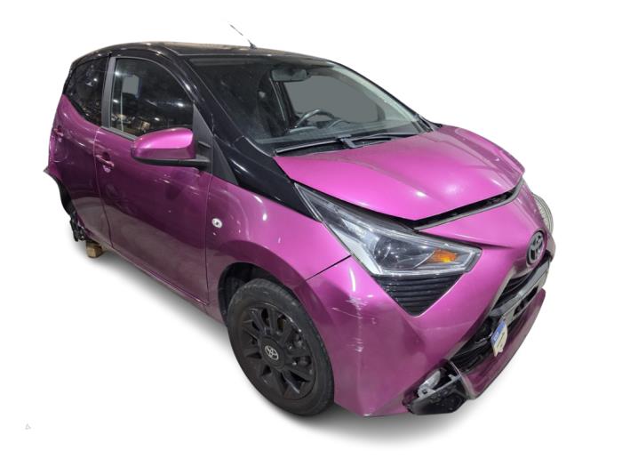 Toyota Aygo 1.0 12V VVT-i Sloopvoertuig (2019, Metallic, Roze)