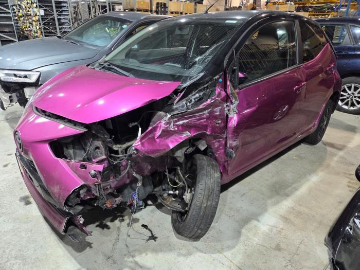 Toyota Aygo 1.0 12V VVT-i Sloopvoertuig (2019, Metallic, Roze)
