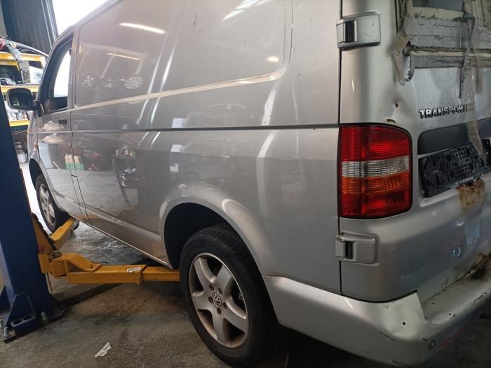 Volkswagen Transporter T5 2.5 TDi Sloopvoertuig (2005, Metallic, Zilvergrijs)