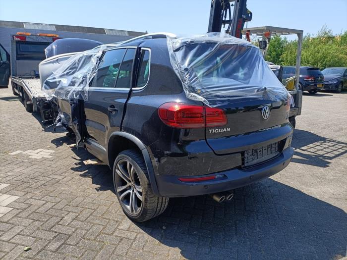 Volkswagen Tiguan 2 0 Tdi 16v 4motion Sloopvoertuig 2016 Metallic Zwart