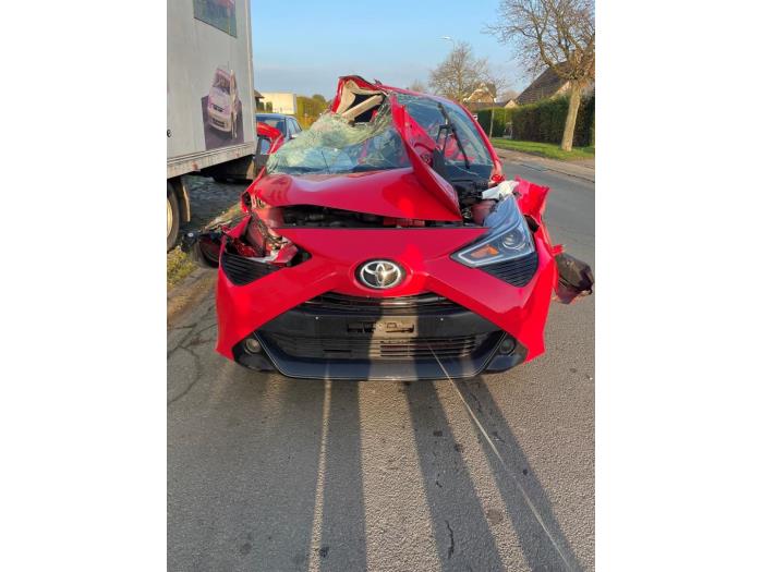 Toyota Aygo 1.0 12V VVT-i Sloopvoertuig (2020, Rood)