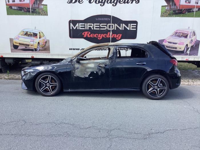 Mercedes A 1.3 A-250 e Turbo 16V Sloopvoertuig (2024, Zwart)