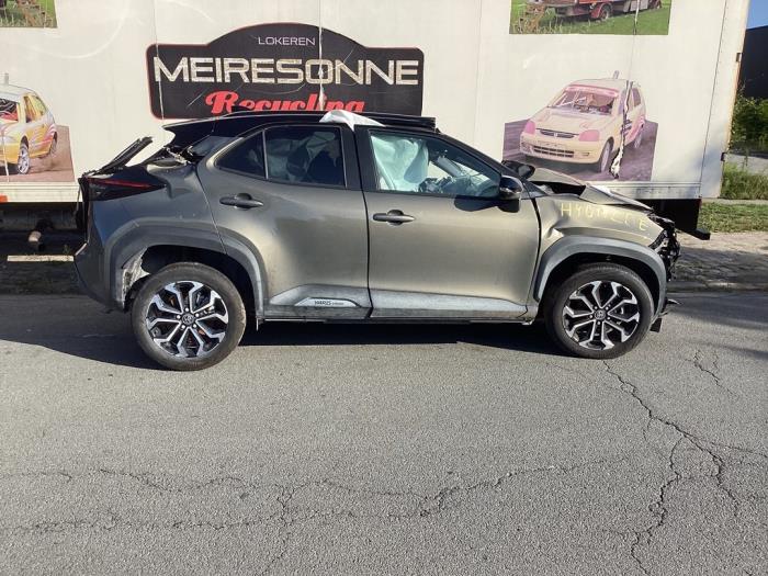 Toyota Yaris Cross 1.5 12V Hybrid 115 Sloopvoertuig (2025, Brons, Bruin)
