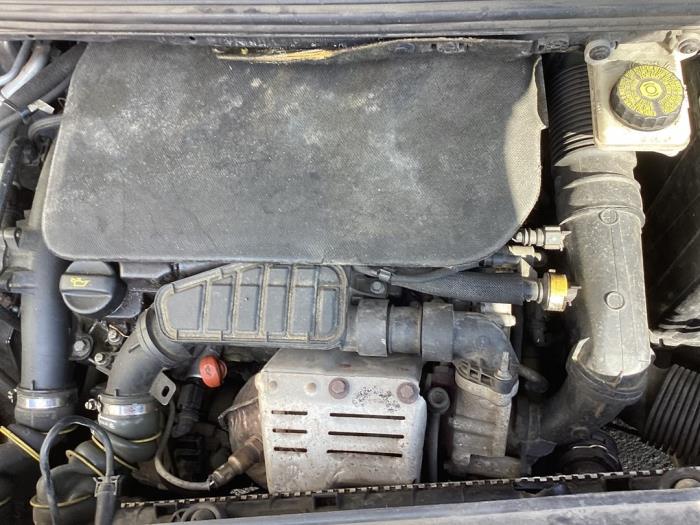 Citroen C4 Berline 1.2 12V e-THP PureTech 110 Sloopvoertuig (2016, Grijs)