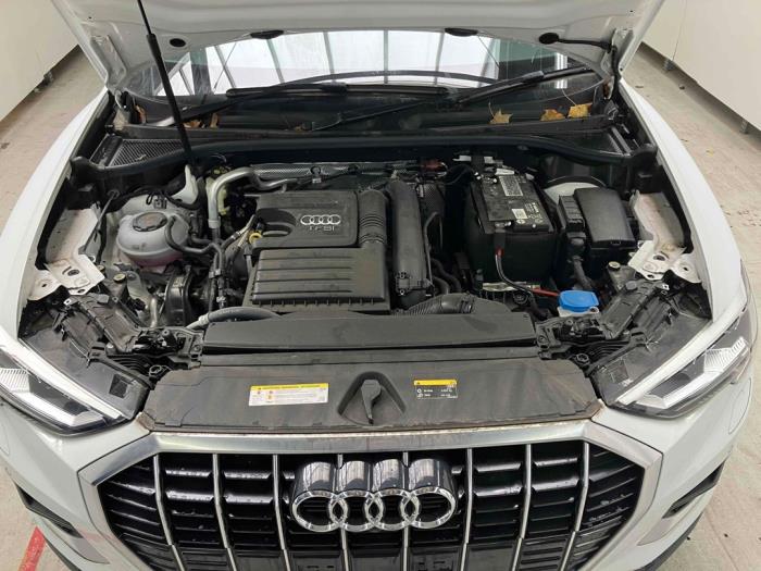 Audi Q3 1.5 35 TFSI 16V Sloopvoertuig (2022, Metallic, Wit)