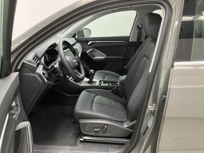 Audi Q3 2.0 35 TDI 16V Sloopvoertuig (2022, Metallic, Grijs)