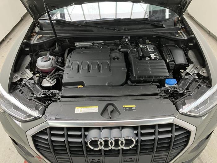 Audi Q3 2.0 35 TDI 16V Sloopvoertuig (2022, Metallic, Grijs)