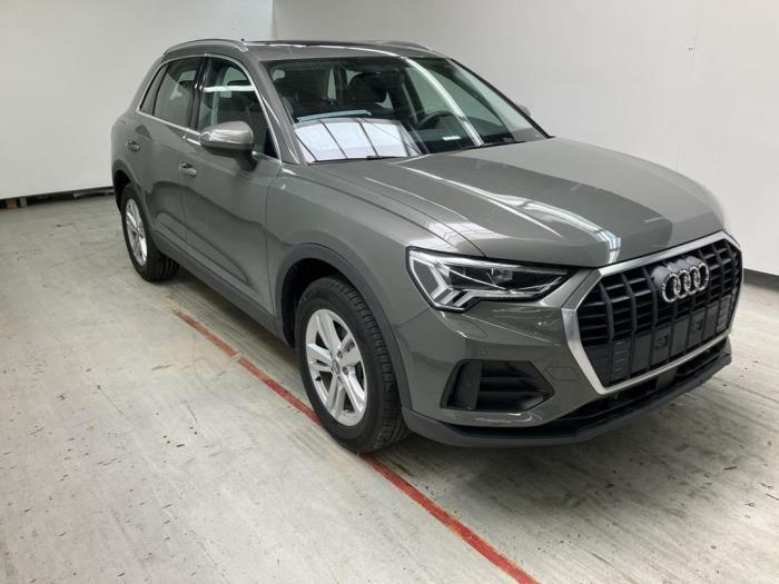 Audi Q3 2.0 35 TDI 16V Sloopvoertuig (2022, Metallic, Grijs)