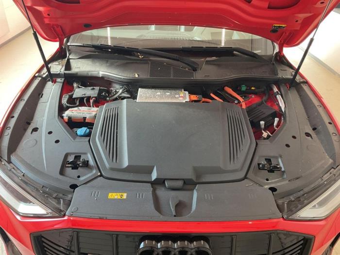 Audi e-tron S Sportback S Sloopvoertuig (2022, Metallic, Rood)