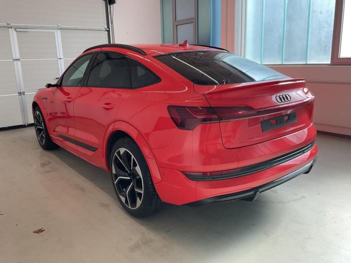 Audi e-tron S Sportback S Sloopvoertuig (2022, Metallic, Rood)