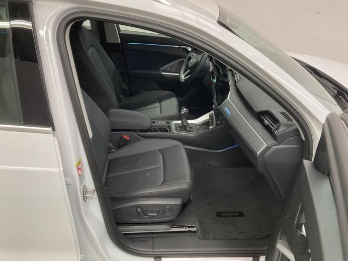 Audi Q3 1.5 35 TFSI 16V Sloopvoertuig (2022, Metallic, Wit)