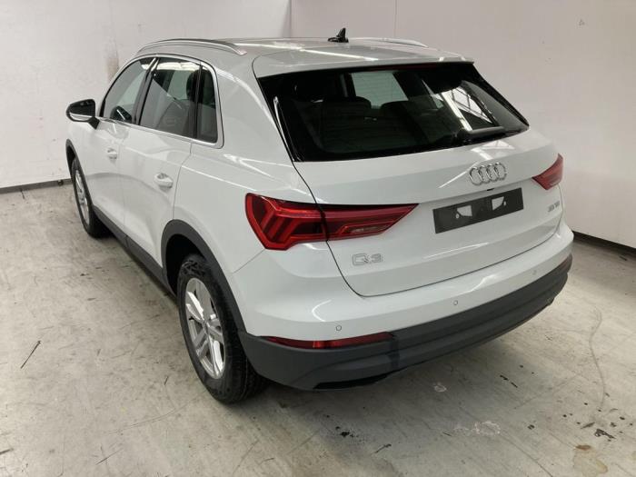 Audi Q3 1.5 35 TFSI 16V Sloopvoertuig (2022, Metallic, Wit)