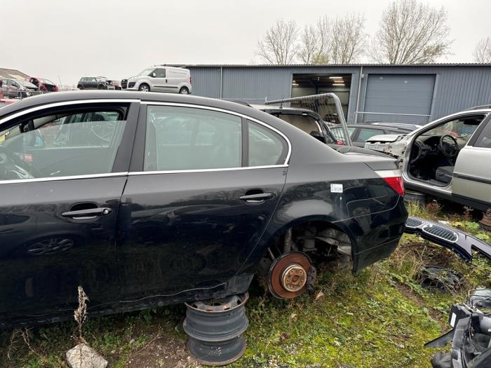 BMW 5 serie 525i 24V Sloopvoertuig (2004, Zwart)