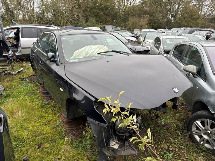 BMW 5 serie 525i 24V Sloopvoertuig (2004, Zwart)