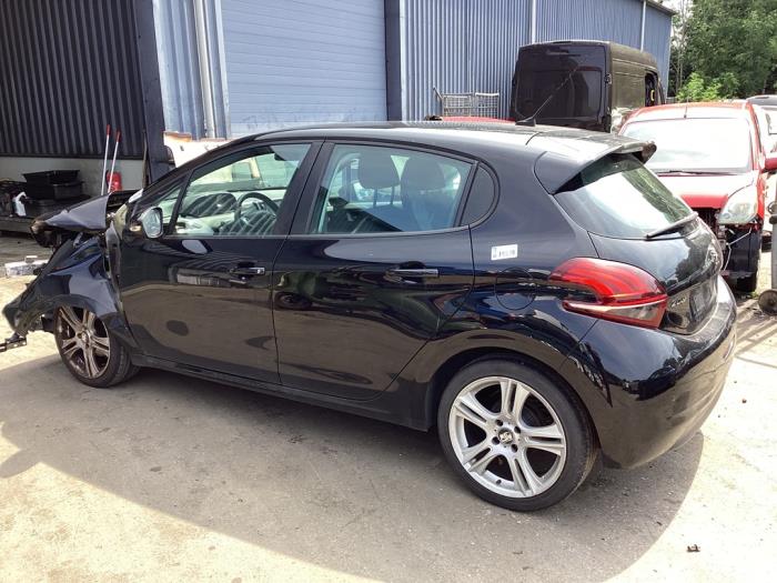 Peugeot 208 I 1.2 Vti 12V PureTech 82 Sloopvoertuig (2016, Zwart)