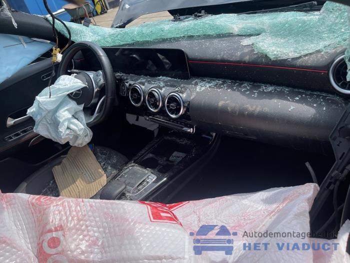 Mercedes A 1.3 A-180 Turbo 16V Sloopvoertuig (2019, Zwart)