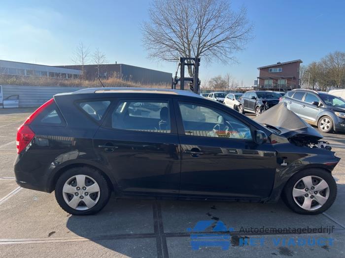 Kia Cee'd Sporty Wagon 1.4 16V Sloopvoertuig (2010, Zwart)