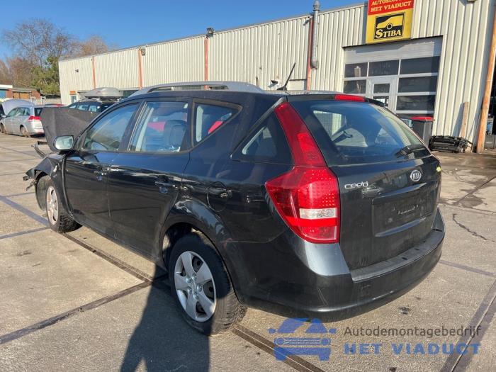 Kia Cee'd Sporty Wagon 1.4 16V Sloopvoertuig (2010, Zwart)