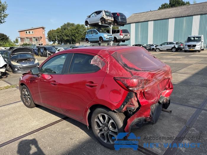Mazda 2 1.5 SkyActiv-G 90 Sloopvoertuig (2016, Rood)