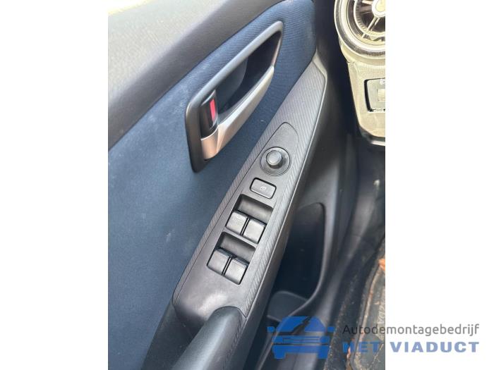 Mazda 2 1.5 SkyActiv-G 90 Sloopvoertuig (2016, Rood)