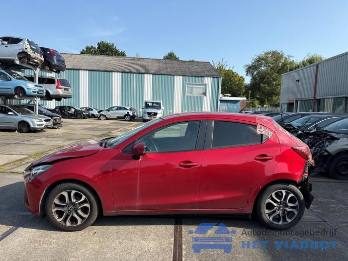 Mazda 2 1.5 SkyActiv-G 90 Sloopvoertuig (2016, Rood)