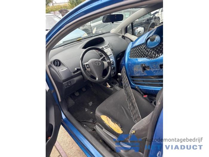 Toyota Yaris II 1.0 12V VVT-i Sloopvoertuig (2006, Blauw)