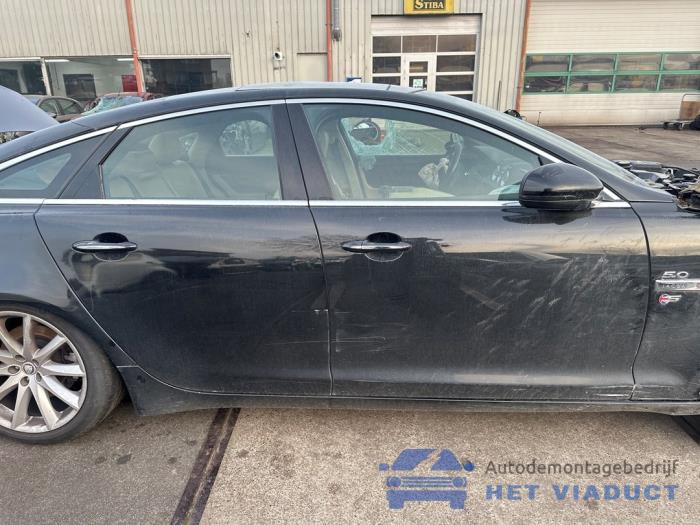 Jaguar XJ 5.0 V8 32V Sloopvoertuig (2010, Zwart)