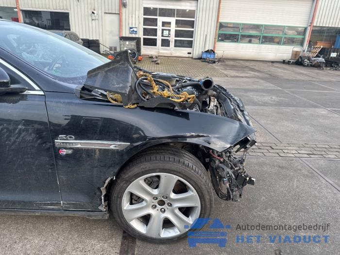 Jaguar XJ 5.0 V8 32V Sloopvoertuig (2010, Zwart)