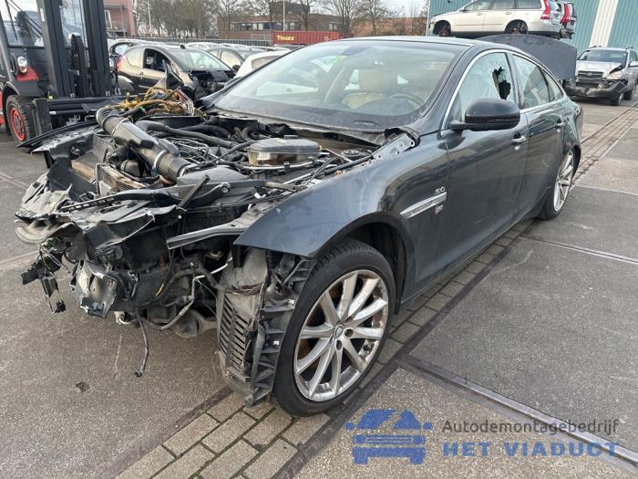 Jaguar XJ 5.0 V8 32V Sloopvoertuig (2010, Zwart)