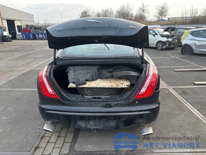 Jaguar XJ 5.0 V8 32V Sloopvoertuig (2010, Zwart)