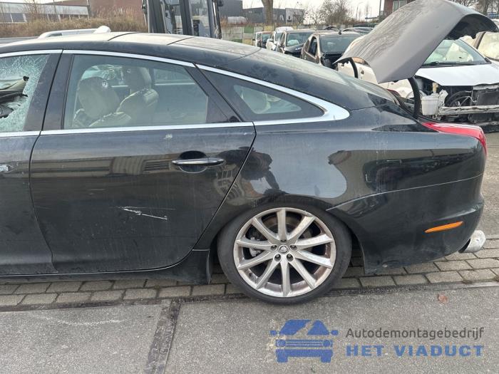 Jaguar XJ 5.0 V8 32V Sloopvoertuig (2010, Zwart)