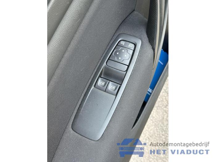 Renault Megane IV 1.2 Energy TCE 100 Sloopvoertuig (2018, Wit)