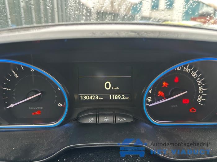 Peugeot 2008 1.6 BlueHDi 115 16V Sloopvoertuig (2018, Grijs)