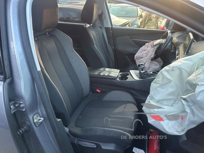 Peugeot 5008 II 1.6 BlueHDi 115 Sloopvoertuig (2017, Grijs)