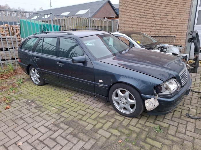 Mercedes C Combi 2.2 C-220 CDI 16V Sloopvoertuig (1999, Zwart)