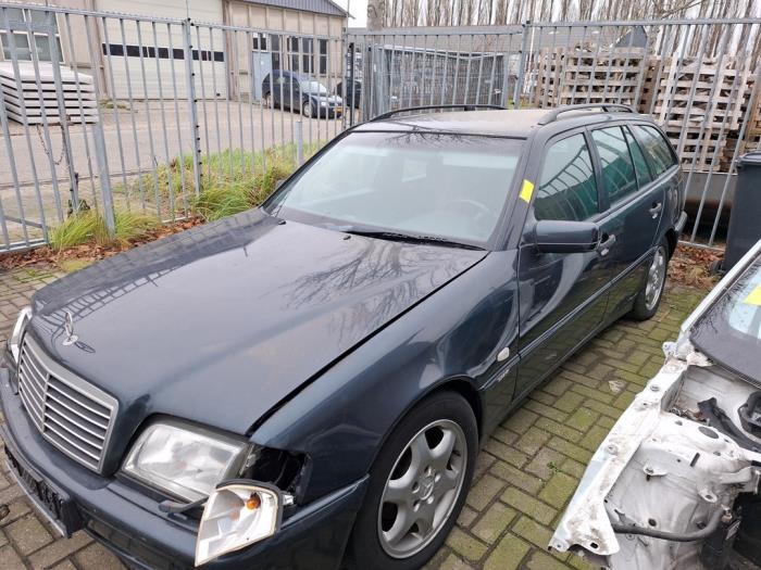 Mercedes C Combi 2.2 C-220 CDI 16V Sloopvoertuig (1999, Zwart)
