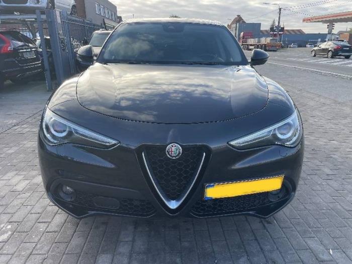Alfa Romeo Stelvio 2.2d 16V 210 Q4 Sloopvoertuig (2019, Zwart)