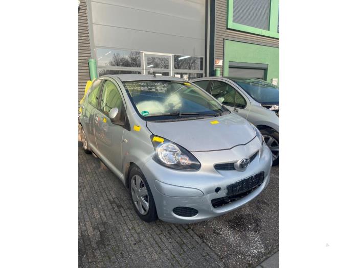 Toyota Aygo 1.0 12V VVT-i Sloopvoertuig (2013, Grijs)