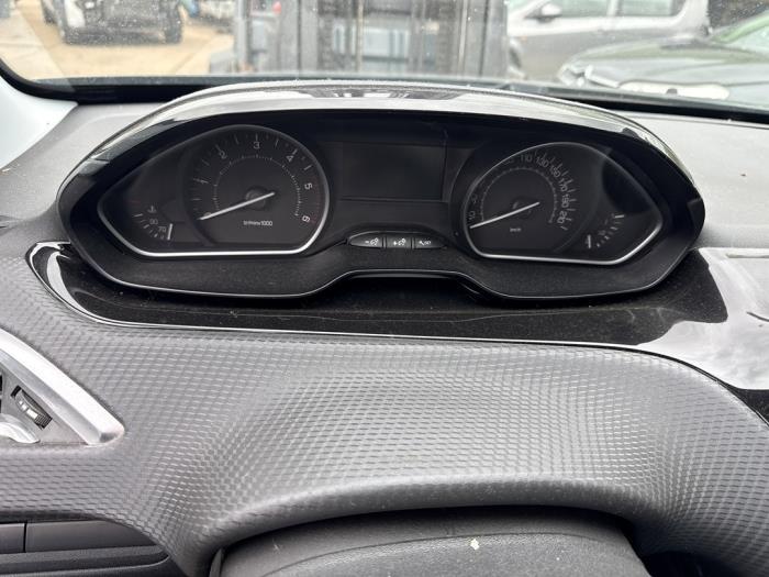 Peugeot 2008 1.6 Blue HDi 75 Sloopvoertuig (2016, Groen)